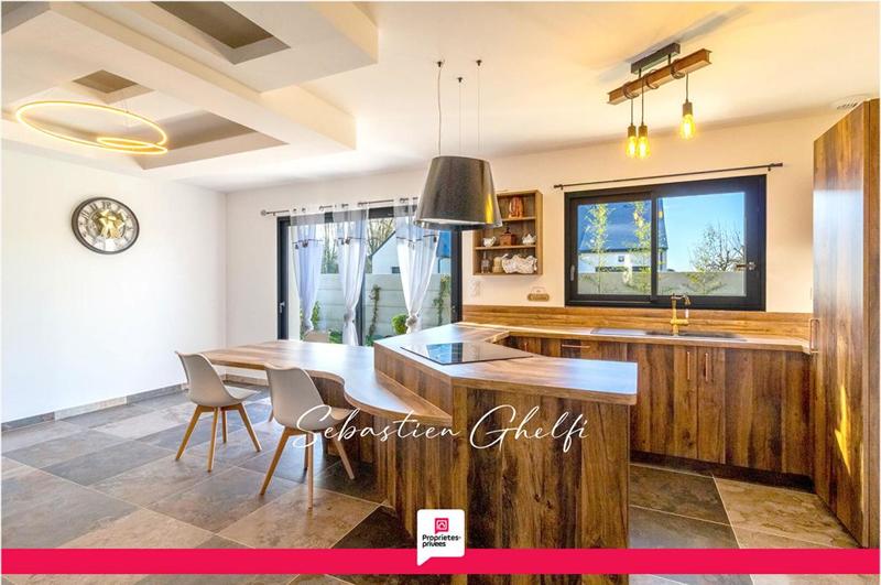 Maison - 101 m² - 5 pièces