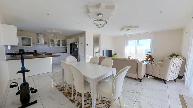 Maison - 163 m² - 6 pièces