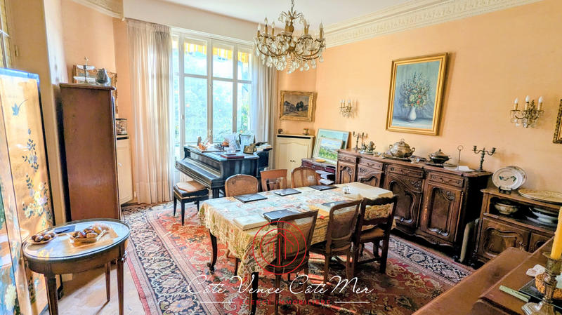 Maison - 290 m² - 12 pièces