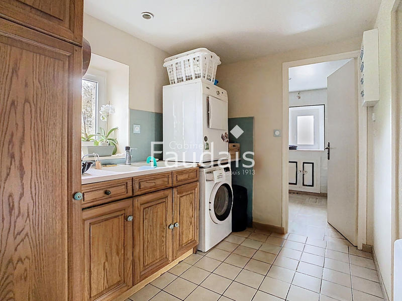 Propriété - 464 m² - 17 pièces