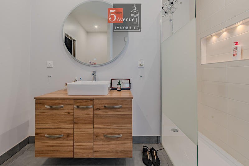 Maison - 450 m² - 9 pièces