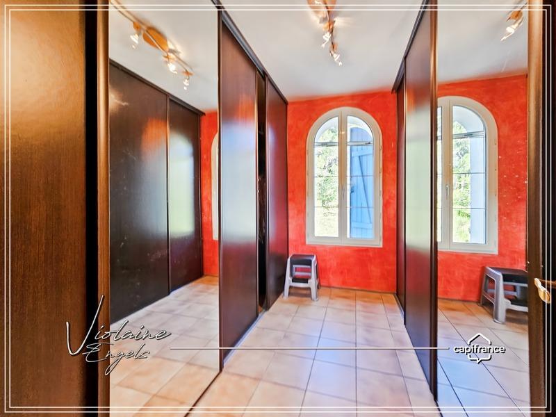 Propriété - 234 m² - 8 pièces