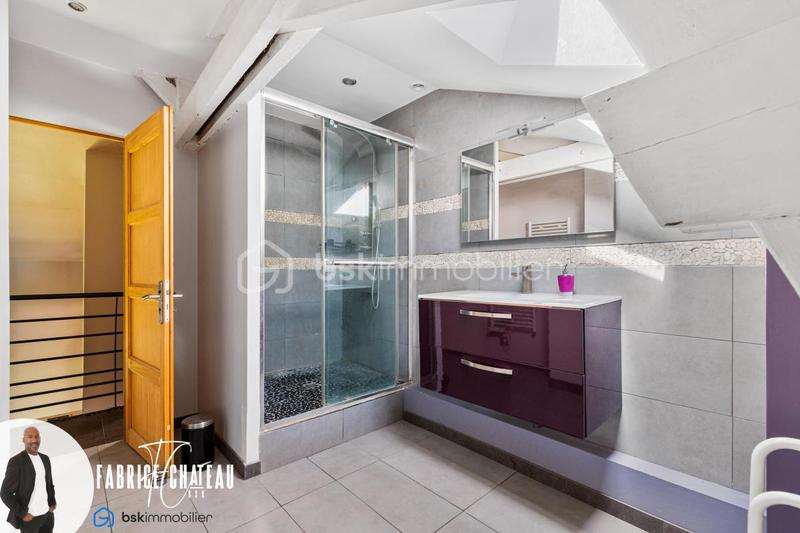 Maison - 212 m² - 8 pièces