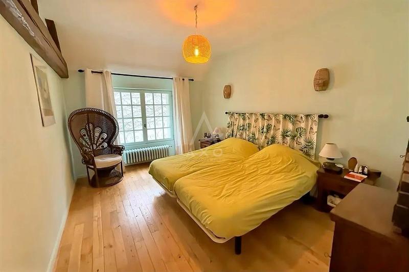 Maison - 310 m² - 12 pièces