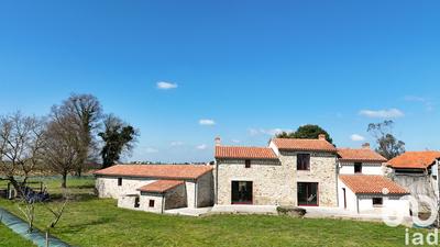 Maison - 200 m² - 8 pièces