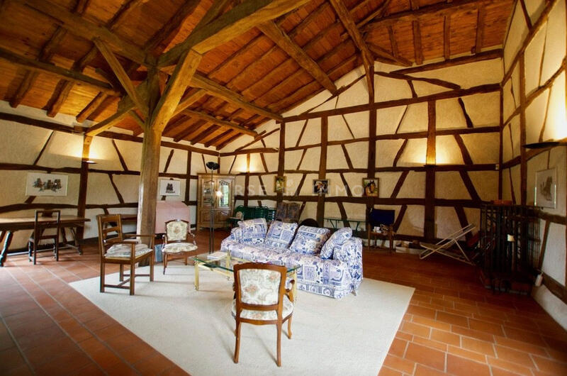 Maison - 250 m² - 6 pièces