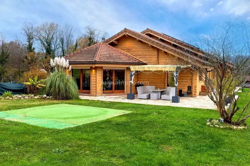 Maison - 204 m² - 6 pièces