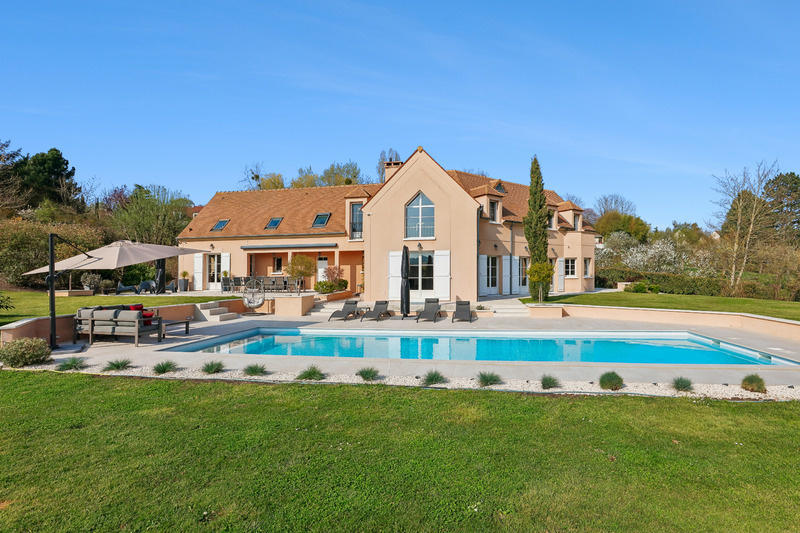 Maison - 438 m² - 12 pièces