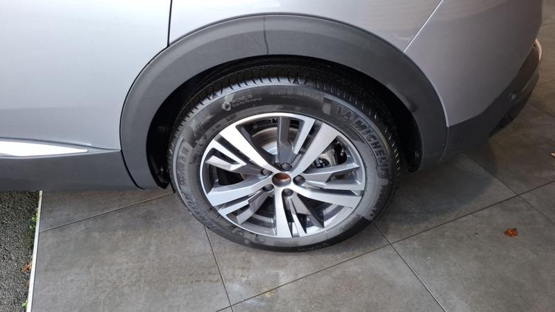 Peugeot 3008 II 1.6 Hybrid 225 E-Eat8 Allure Pack