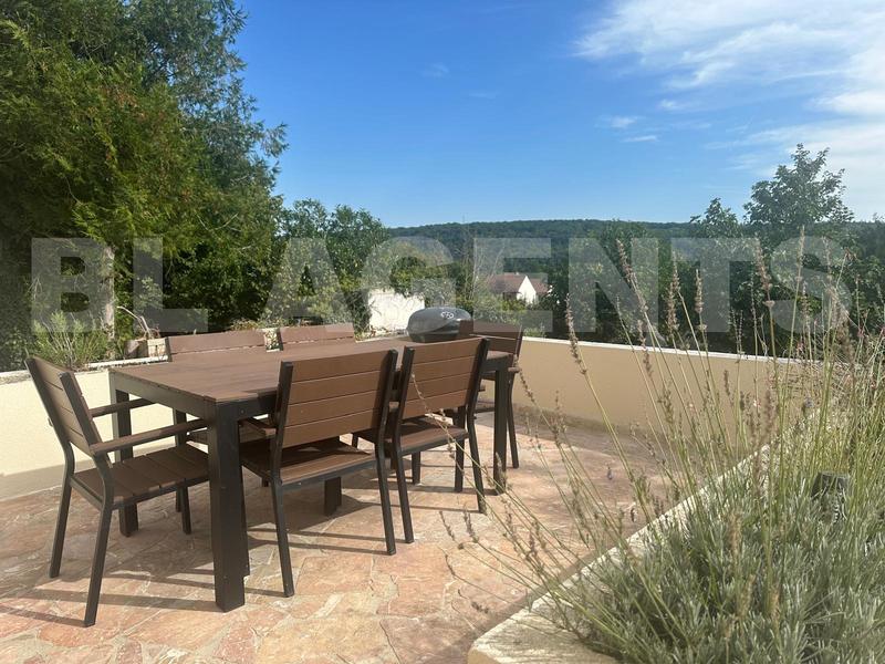 Maison - 255 m² - 10 pièces