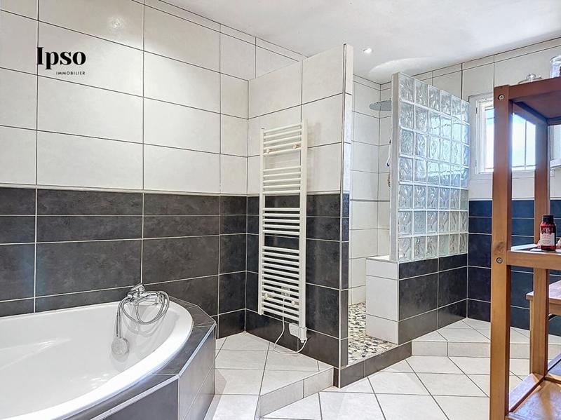 Maison - 209 m² - 6 pièces