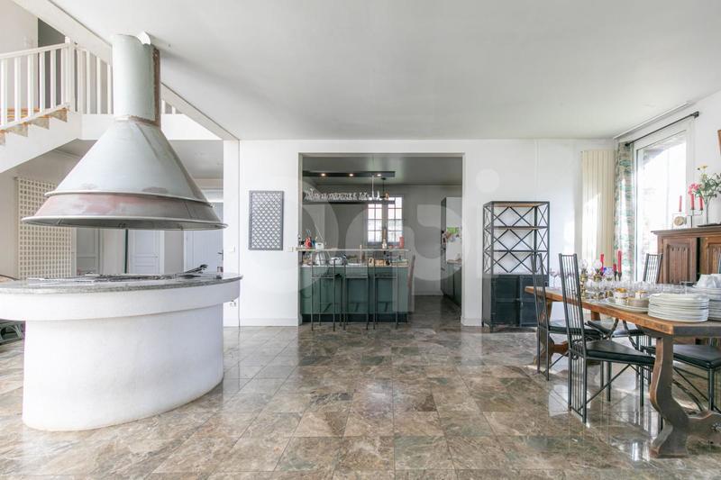 Maison - 199 m² - 7 pièces