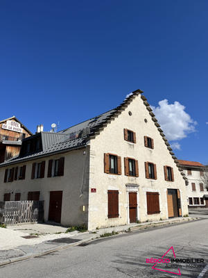 Appartement - 97 m² - 6 pièces