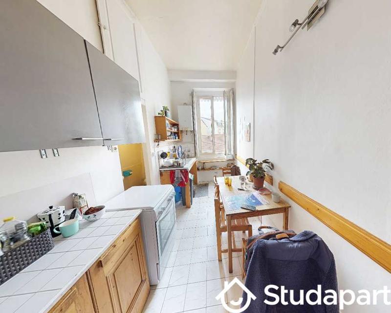 Chambre - 100 m² - 1 pièce