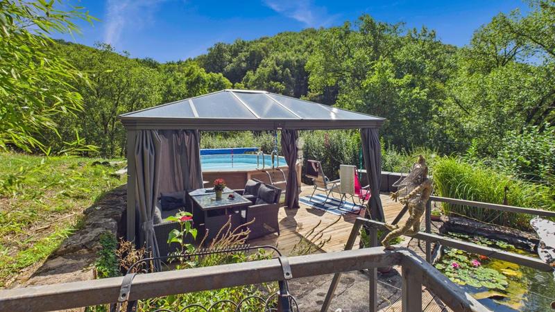 Maison - 240 m² - 8 pièces