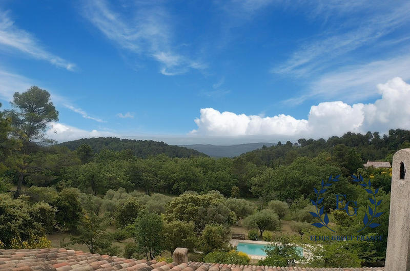 Maison traditionnelle - 218 m² - 6 pièces