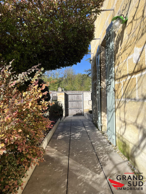 Maison - 237 m² - 8 pièces