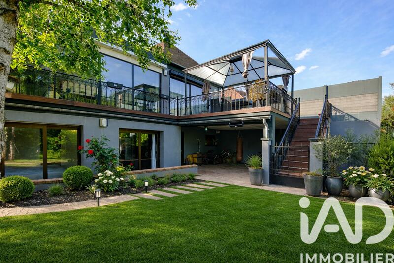 Maison - 230 m² - 7 pièces