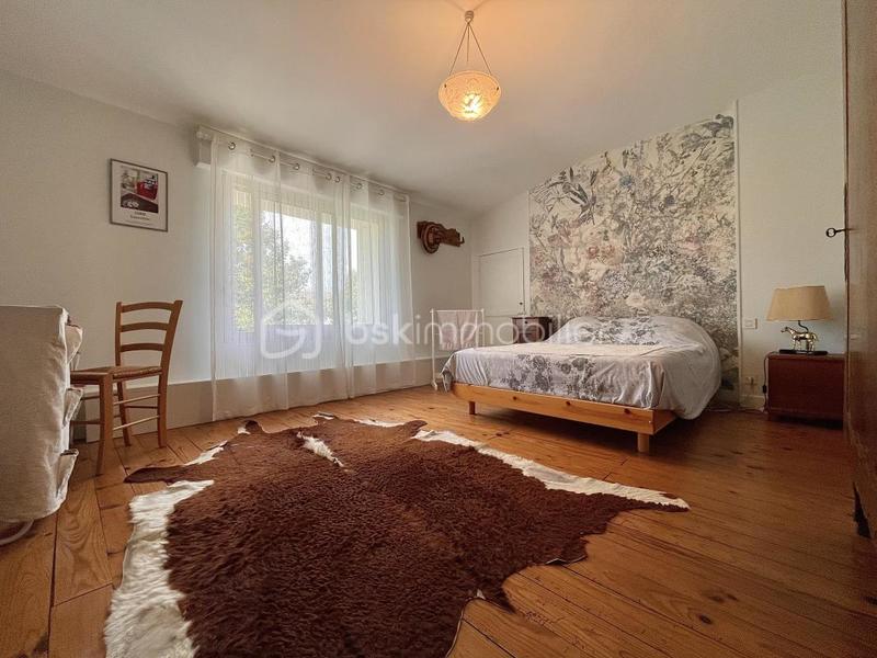 Demeure - 250 m² - 7 pièces