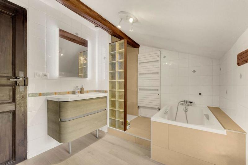 Maison - 300 m² - 11 pièces