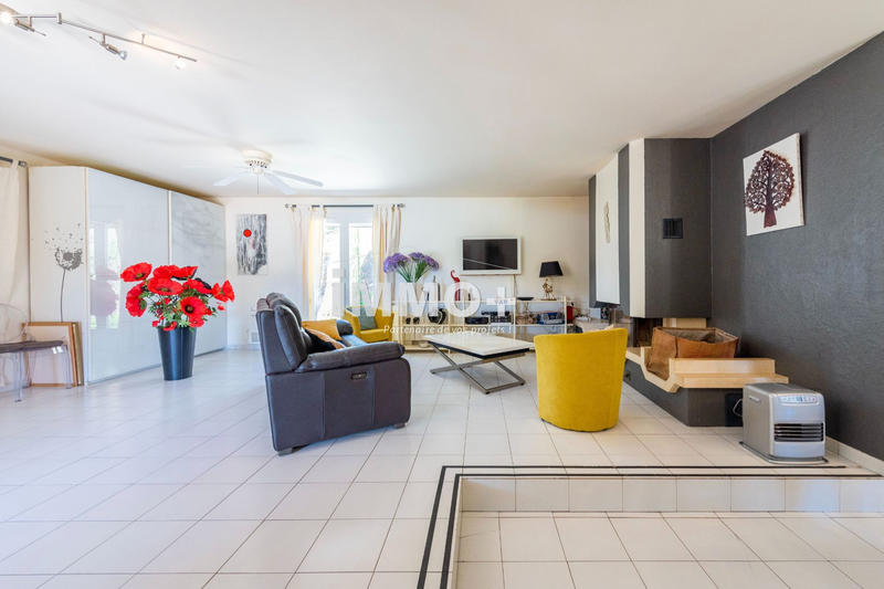 Maison - 220 m² - 6 pièces