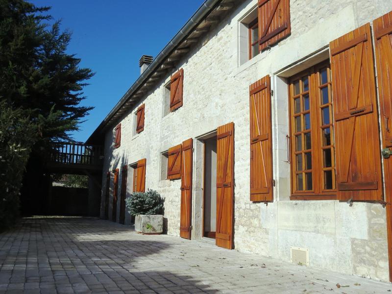 Maison - 250 m² - 7 pièces