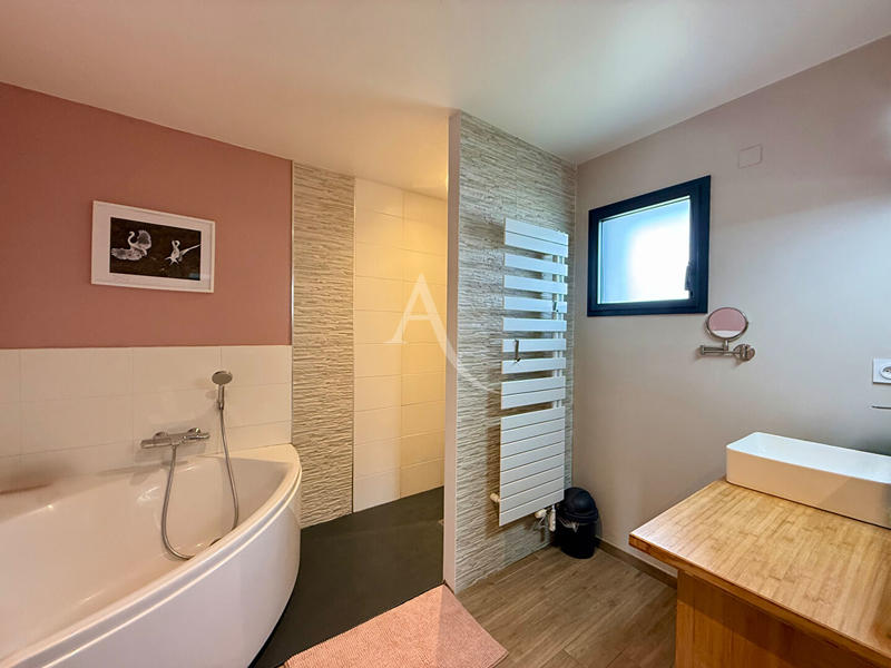 Maison - 160 m² - 8 pièces