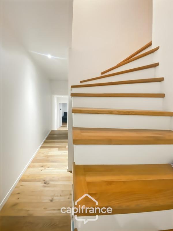 Maison - 220 m² - 8 pièces