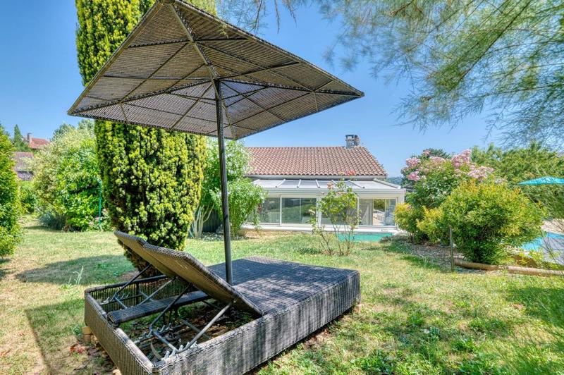 Villa - 200 m² - 9 pièces