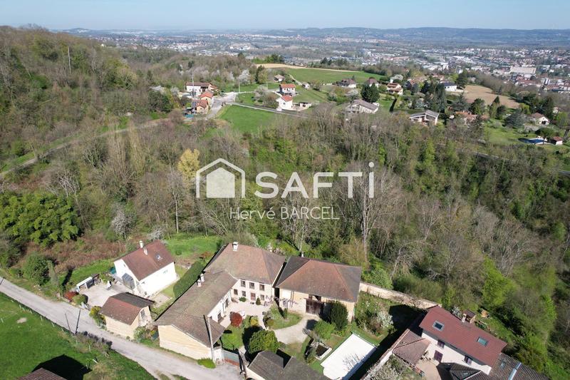 Maison - 218 m² - 6 pièces