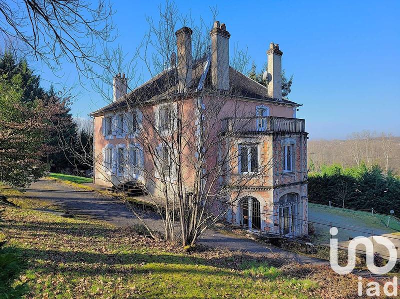 Maison - 318 m² - 11 pièces