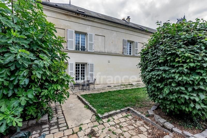 Maison - 250 m² - 7 pièces