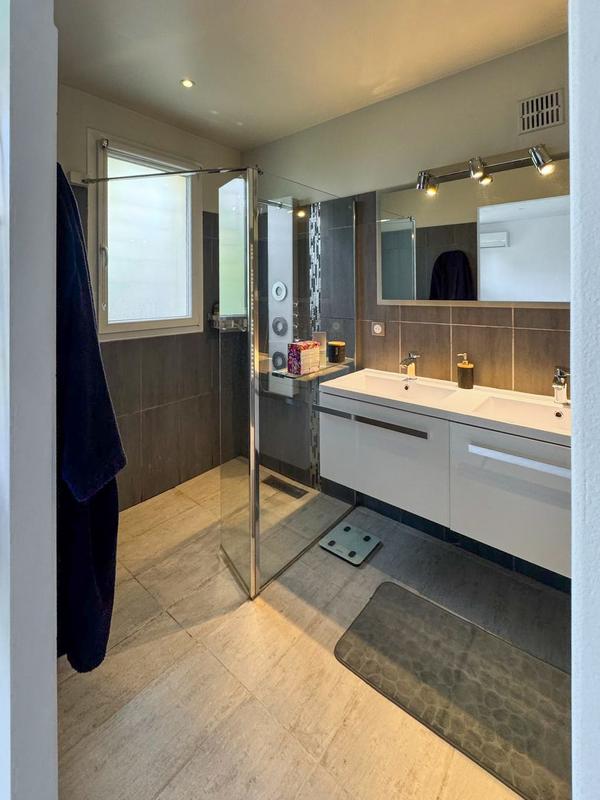 Villa - 206 m² - 5 pièces