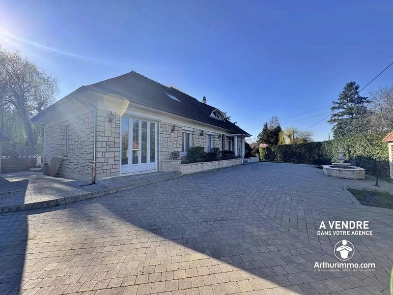 Maison - 220 m² - 8 pièces