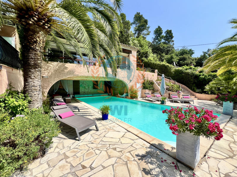 Maison - 233 m² - 10 pièces