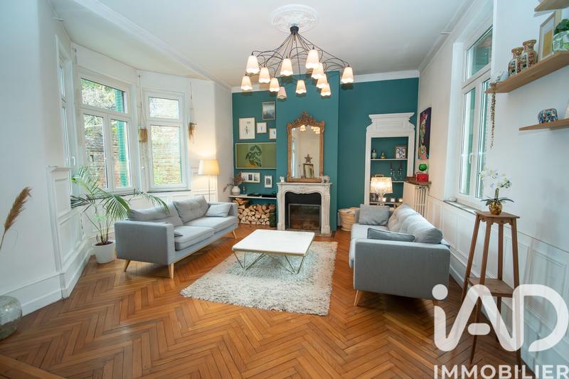 Maison - 247 m² - 9 pièces