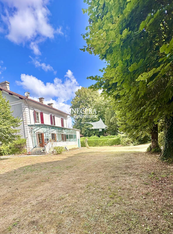 Maison - 140 m² - 9 pièces