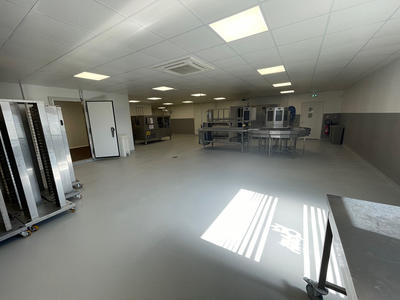 Local d'activité / Entrepôt - 1 600 m²