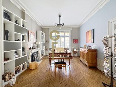 Maison - 250 m² - 8 pièces