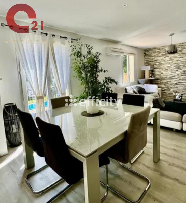 Maison - 203 m² - 7 pièces