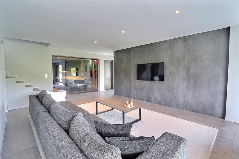 Maison - 208 m² - 5 pièces