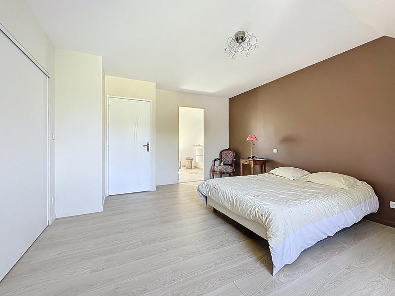 Villa - 256 m² - 9 pièces