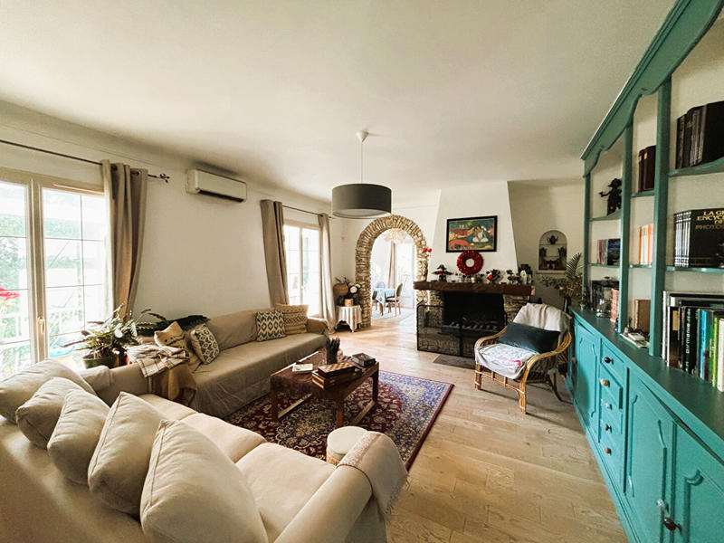 Maison - 220 m² - 7 pièces