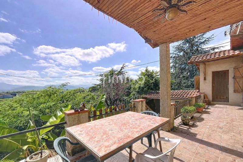 Maison - 201 m² - 5 pièces