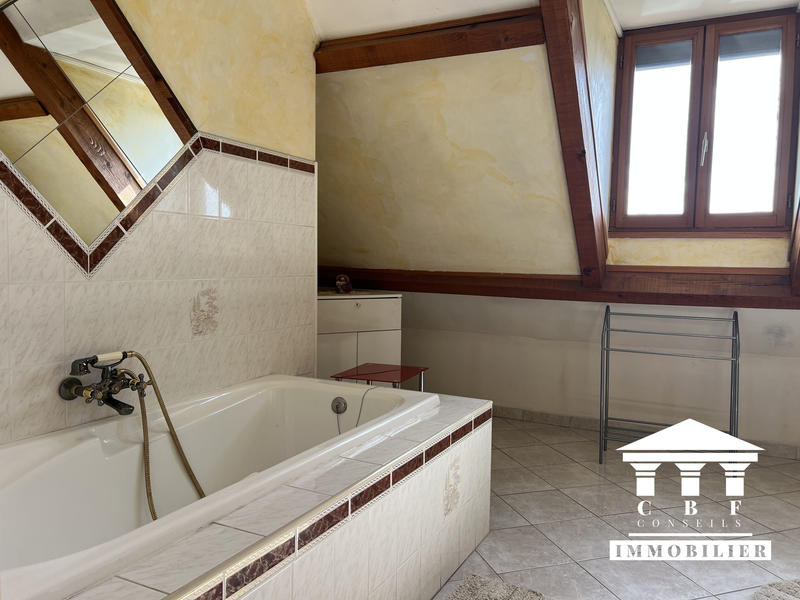 Maison - 183 m² - 7 pièces