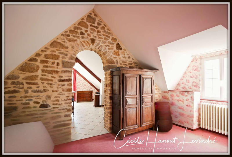 Maison - 202 m² - 8 pièces