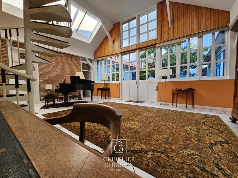 Maison - 248 m² - 9 pièces