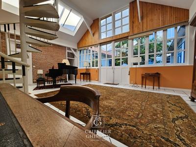 Maison - 248 m² - 9 pièces