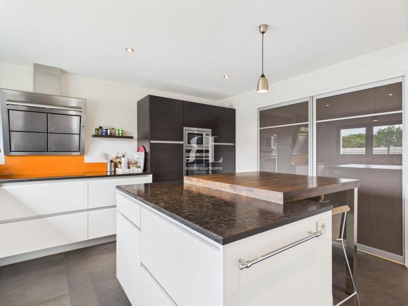 Maison - 251 m² - 8 pièces