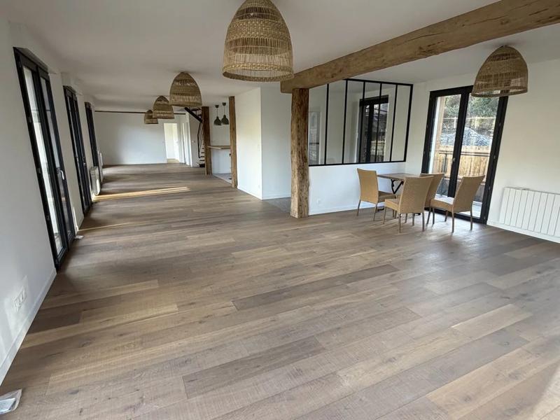 Propriété - 205 m² - 6 pièces